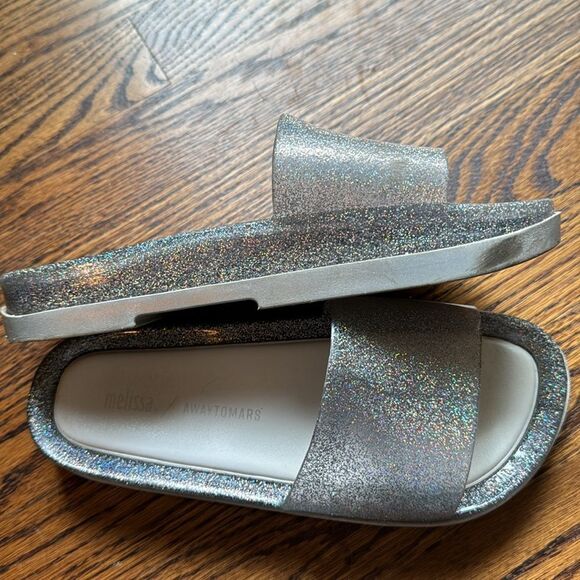 Stylish Silver Slide Sandals - Picture 6 of 10